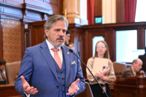 Martwick measure would ensure retirement enrollment for Chicago police and firefighters